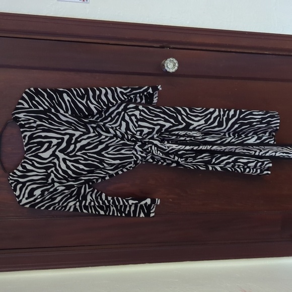 Evan Picone Black & White Animal Print Wrap Dress Size 12 - Picture 5 of 6